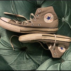 Gray hi top converse youth sz 3